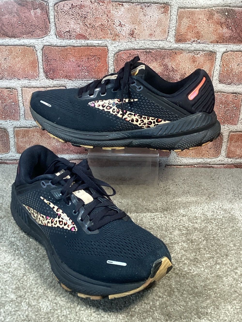 Brooks Adrenaline GTS 22 Run Wild women’s Running shoes sneakers size 9.5